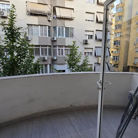 Tirent - Komuna E Parisit, 3 * Tirana